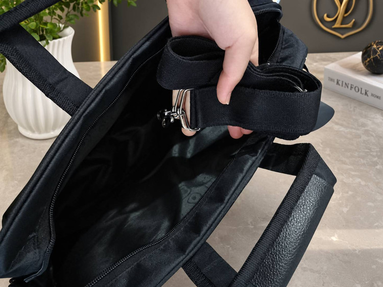 🆔 شماره محصول: `5` 💎 نام: ** کیف اداری ارکان 💼✨ ** 🦋 جنس: کجراه برزنت درجه یک 📏 بالاترین کیفیت با کمترین قیمت! کجا همچین کیف اداری پیدا میکنی؟ 😍 🦋· بسیار باکیفیت و خوشدوخت 🦋· آستر خارجی 🦋· جنس درجه یک 🦋· دارای بند بلند دوشی 🦋· ۳ خانه مجزا برای نظم و جاداری بیشتر 🦋· زیپ و یراقبندی درجه یک ✅ ابعاد: ۲۸ × ۴۱ سانتیمتر ✅🚀 ارسال فوری یه انتخاب حرفهای برای عزیزان شاغل و خوشسلیقه که هم کیفیت میخوان، هم استایل! 👌 #کیف_اداری_ارکان #کیف_دانشجویی #کیف_جادار_شیک #کیف_کاری #ارسال 7روز بعد از ثبت🖌 رنگ بندی: مشکی 👨👩👧👦 سایزها: 00