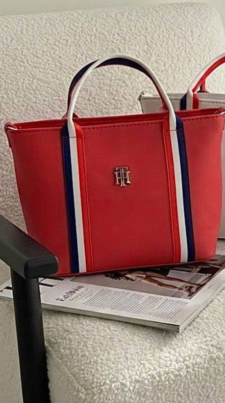 🆔 شماره محصول: `9` 💎 نام: ** کیف تامی دوخط وسط👜✨ ** 🦋 جنس: خارجی 📏 ترند از برند محبوب تامی، شکیل و جادار! 😍 🦋· یراقآلات درجه یک و رنگثابت 🦋· آستر خارجی باکیفیت و مقاوم 🦋· طراحی شیک و کاربردی، مناسب استفاده روزمره و اداری ✅📏 ابعاد: 21*30سانتیمتر ✅ ارسال: ۵ روز کاری بعد از ثبت سفارش 🦋یک انتخاب ترند و خوشاستایل برای خانمهای خوشسلیقه! 💫 #کیف_تامی #کیف_ترند #کیف_جادار #کیف_شیک_زنانه #ارسال_7روزه بعداز ثبت🖌 رنگ بندی: مشکی - قهوه ای - سرمه ای - قرمز 👨👩👧👦 سایزها: 00 💰